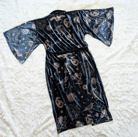 Blackmilk Harry Potter Magic Sky Velvet Swan Kimono - Picture 8 of 15
